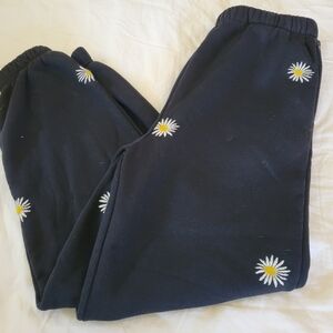 Black Sweat Pant Joggers With  Embroidered Daisy's Size Medium